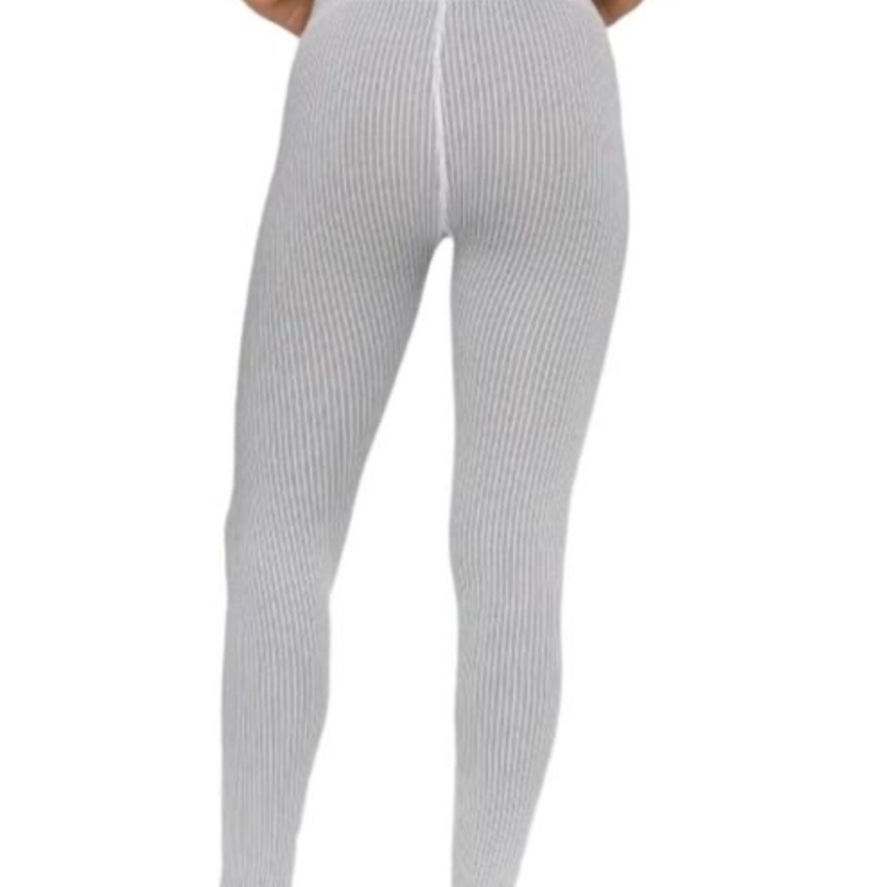 Good American| NWOT Women’s Size 3/4 Black and White Striped Ribbed Leggings - Picture 3 of 8